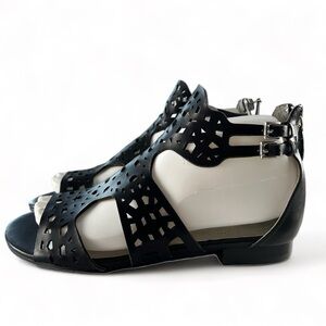 GUESS Black Silver Laser Cut WGFLORISE-C Sandals With Back Zipper Size 6 NWOT